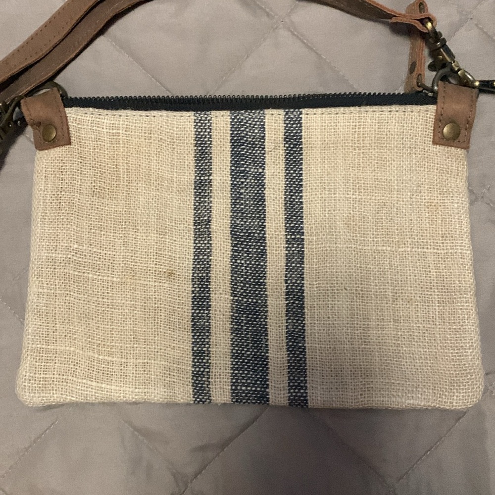 Crossbody - Picture 3 of 4